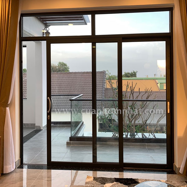 Cửa đi nhôm xingfa mở trượt chia đố
